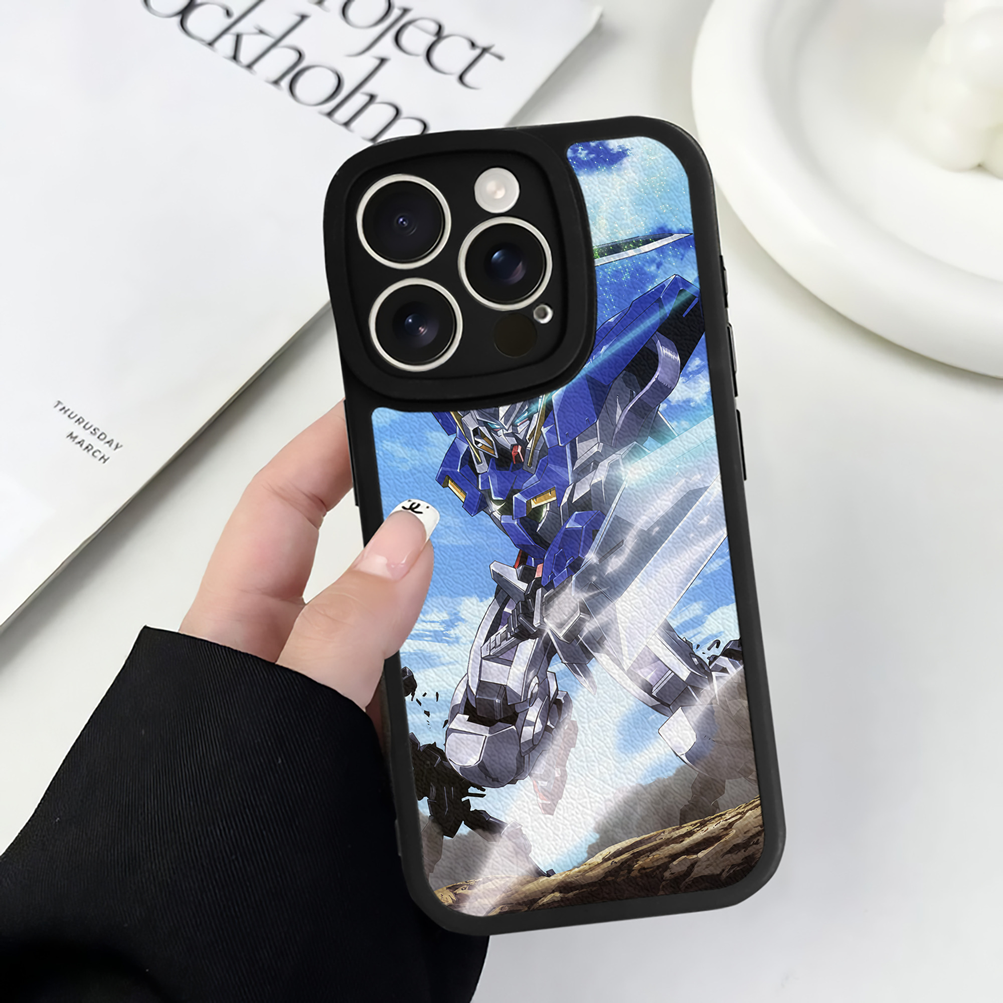 （画像用） 機動戦士ガンダム Mobile Suit Gundam 【iPhone 16シリーズ対応】シリコンスマホケース（レザー調） 材質：シリコン